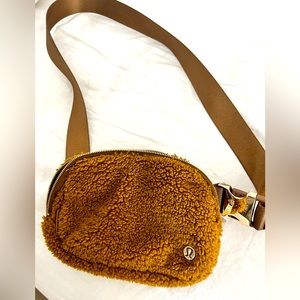 Lululemon everywhere belt bag fleece (1 L)